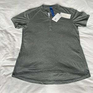 NWT - Men’s Kit and Ace Short Sleeve Henley, XL